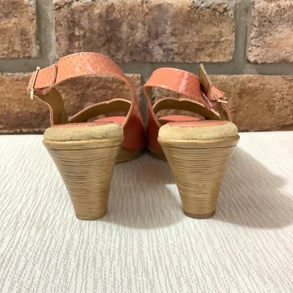 SOFTSPOTS Coral Patent Leather Slingback Sandals - Picture 4 of 12